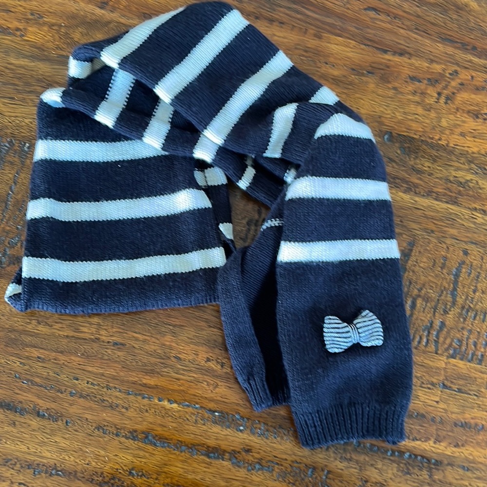 Jacadi black/white striped knit wool/acrylic girls scarf, bow on end